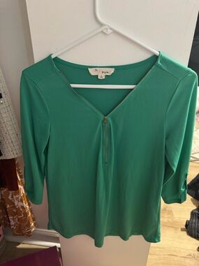 Green Zip-Front Long Sleeve Top